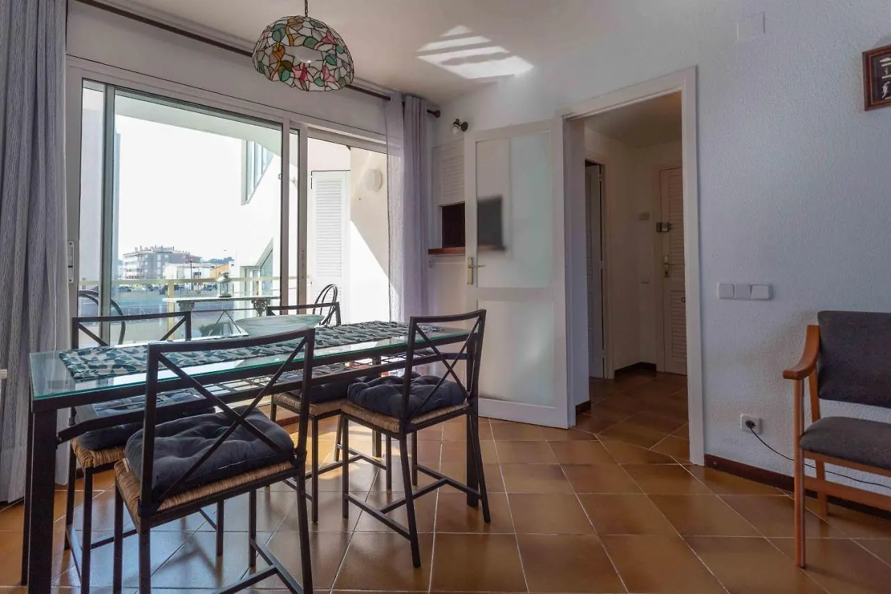 Apartment Primerisima Linea De Mar. Hutg 038644-53 L'Escala Spain