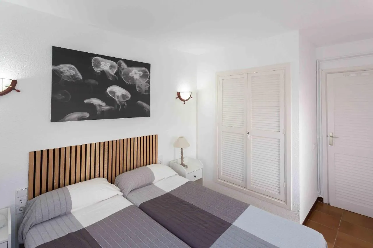 Apartment Primerisima Linea De Mar. Hutg 038644-53 L'Escala Spain