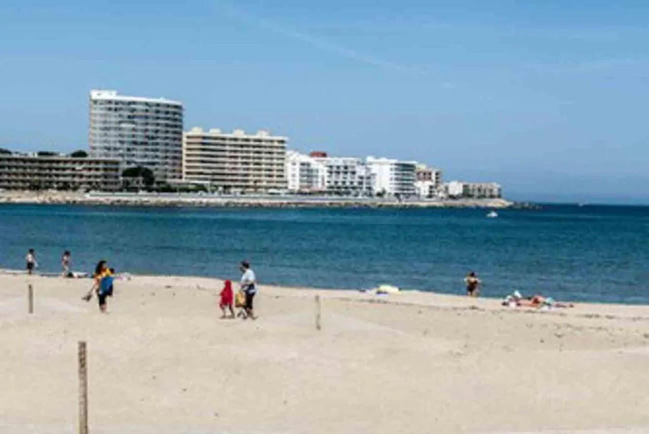 Primerisima Linea De Mar. Hutg 038644-53 L'Escala Apartment